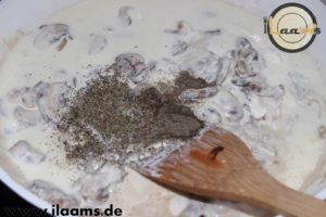 Farfalle mit Champignons Schmand-Sahne Sauce