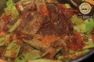 Stangenbohnen mit Fleisch & Tomatensauce