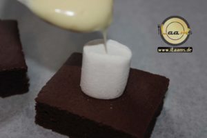 Schokoladenkuchen mit Marshmallow Geist
